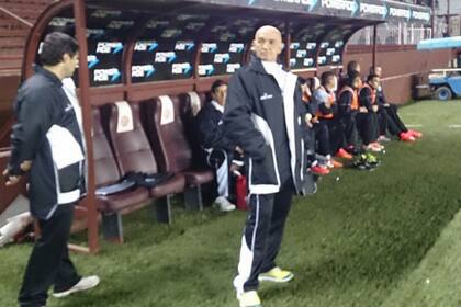 El festejo del técnico de Estudiantes tras el triunfo ante Vélez