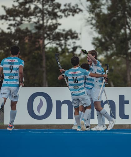 El festejo del triunfo de Ciudad sobre Mitre; podrían encontrarse en los playoffs