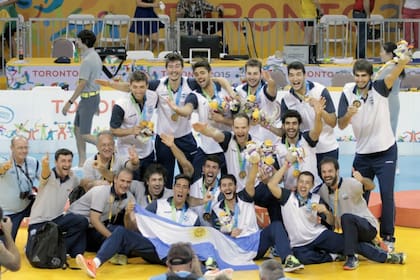 El festejo del último oro panamericano para los pibes del voleibol