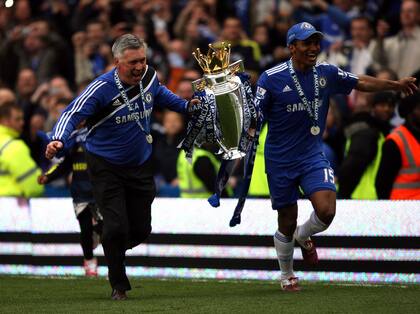 El festejo en Chelsea por la Premier League 2010, junto con el francés Malouda
