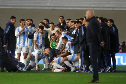 El festejo final, luego del partido, con el trofeo de la Copa América como excusa