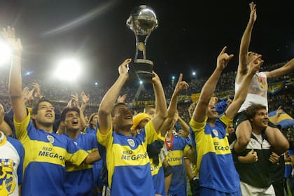 El festejo xeneize del 2005 con la Copa Sudamericana