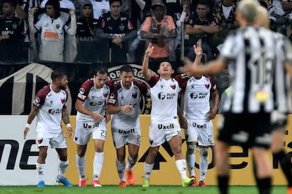 El festejo y la dedicatoria de Luis Rodríguez, autor del descuento y del penal decisivo en Belo Horizonte