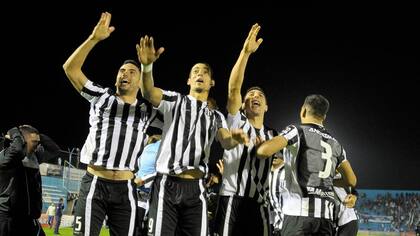 El festejo y la emoción de Gimnasia y Esgrima de Mendoza tras el triunfo