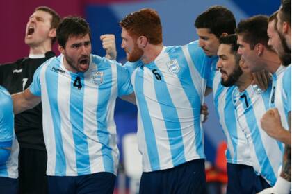 El festejo y la euforia del equipo argentino durante la final con Chile