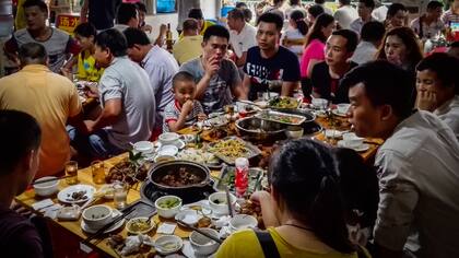 El festival de carne de perro más famoso de China se inauguró hoy en Yulin