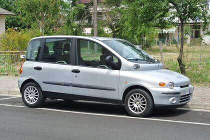 El Fiat Multipla es considerado como “el auto más feo del mundo” por su diseño poco convencional.