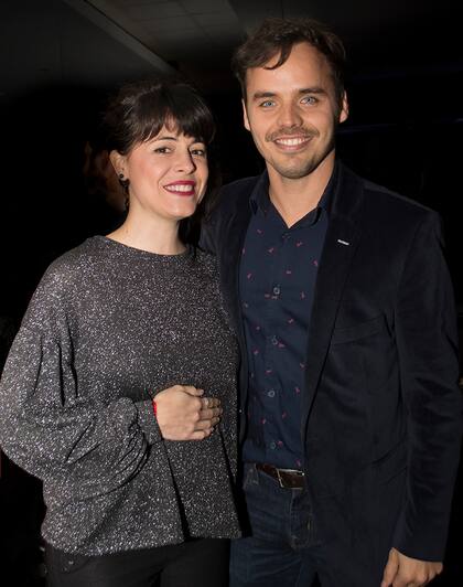 Benjamín Rojas y su pareja Marina Sánchez Acosta, en la dulce espera, vieron juntos Acusada, el film protagonizado por su amiga Lali