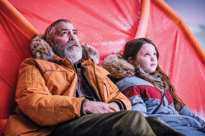 El film plantea una Tierra devastada, con un científico (Clooney) y una niña (Caoilinn Springall) que intentan evitar el regreso de astronautas