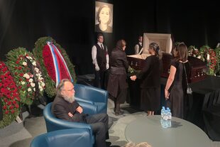 El filósofo Alexander Dugin en la ceremonia de despedida de su hija, Dasha
