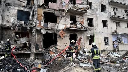 El fin de semana hubo explosiones repetidas, que parecían estar contenidas en su mayoría en las afueras del centro de Kiev