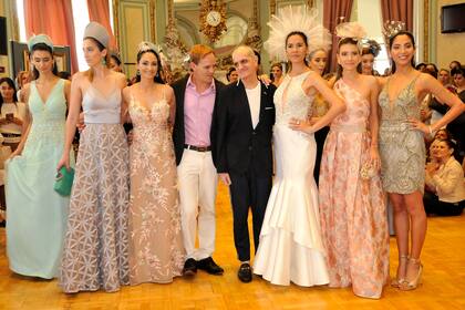 El final del desfile de Adot