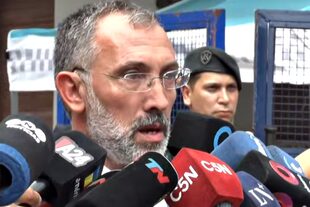 El fiscal García durante las preguntas de los medios de prensa