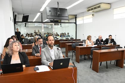 El fiscal general Abel Córdoba y la auxiliar fiscal Mara López Legaspi, en la lectura del veredicto