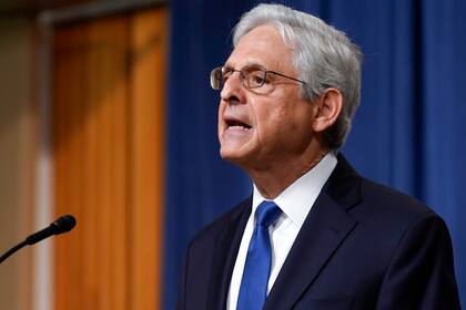 El fiscal general Merrick Garland habla en el Departamento de Justicia de Estados Unidos, el viernes 11 de agosto de 2023, en Washington. (AP Foto/Stephanie Scarbrough)