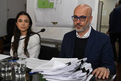 El fiscal general Nicolás Amelotti y la prosecretaria Melanie Ayelén Solimano durante el alegato donde el MPF habpia solicitado la pena de prisión perpetua para el acusado del homicidio del ingeniero Mariano Barbieri
