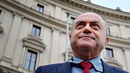 El fiscal Gratteri vive permanentemente custodiado y en su rutina no hay posibilidad de hacer algo sin sus guardaespaldas.