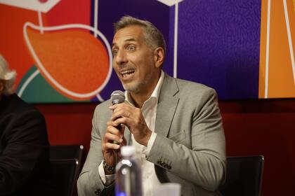 El fiscal Luciani en la feria del libro