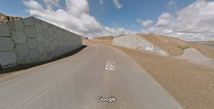 El fiscal Sergio Mola exhibió una foto de la obra de la Circunvalación Caleta Olivia inconclusa