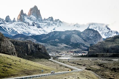 El Fitz Roy custodia el pueblo de El Chaltén, que recibe 120.000 turistas por temporada.
