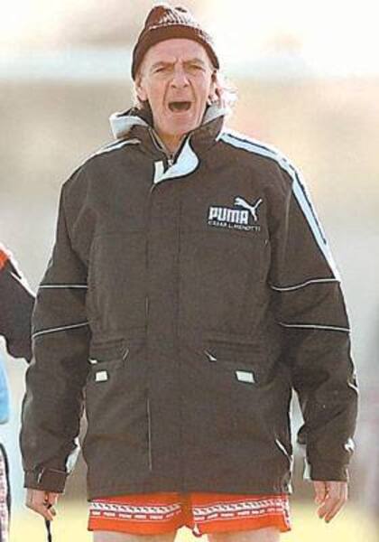 El "Flaco" César Luis Menotti, en un entrenamiento de Independiente