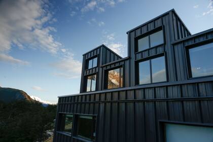 El flamante cinco estrellas es el primer eslabón argentino de la cadena chilena pionera en turismo de exploración en Sudamérica.