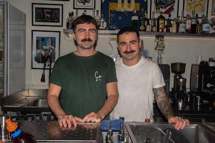 El flamante espacio fue montado por los hermanos Maximiliano (“Machi”) y Alexander Martínez, dos reconocidos bartenders