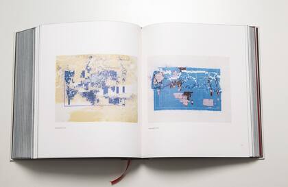 El flamante libro Collected Drawings 1971 – 2017 (JRP Ringier/KBB), reúne casi 700 de los 3000 dibujos que produjo Kuitca