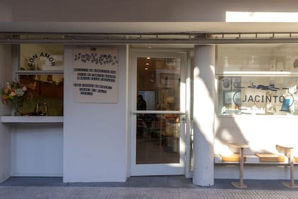El flamante local, tan esperado, en Ituzaingó 429, centro de San Isidro.