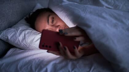 El “flujo” en el que entra nuestra mente cuando scrolleamos explica que perdamos la noción del tiempo.