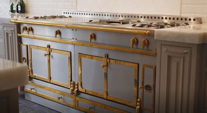 El fogón de la mansión de Sofía Vergara tiene partes hechas en oro (Crédito: Captura de video)