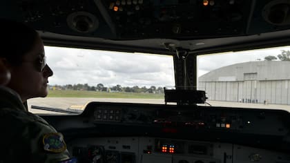 El Fokker 27 de la Fuerza Aérea finalizó su último vuelo histórico tras unir 19 ciudades y pueblos de la Patagonia