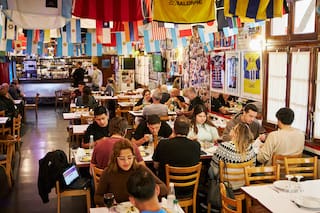 Se conocieron en el club donde sus hijos jugaban al fútbol y crearon la cantina más querida de Palermo