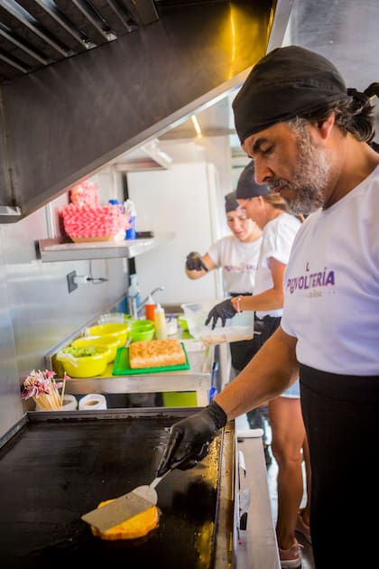 El foodtruck de La Provoletería Santa Rosa está ubicado en Horizonte Club de Playa, Mar del Plata, desde el 11 de enero hasta el 13 de febrero, de jueves a domingo, de 12 a 20 hs.