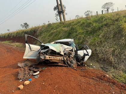 El Ford Focus quedó destruido tras el choque