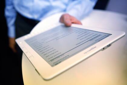 El formato del Kindle, el dispositivo de Amazon que domina el mercado de los libros electrónicos, es propietario y no compatible con otras plataformas