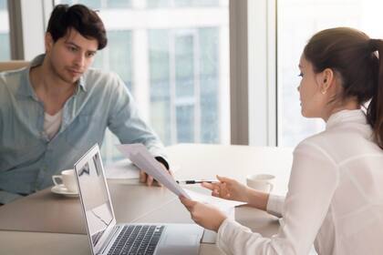 El Formulario I-765, Solicitud de Autorización de Empleo se utiliza para la petición primaria y la renovación del permiso de trabajo