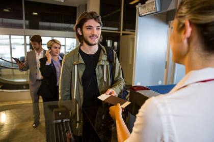 El Formulario I-94 es necesario para todos los visitantes en Estados Unidos, y se entrega durante el proceso de admisión en el puerto de entrada (Archivo)