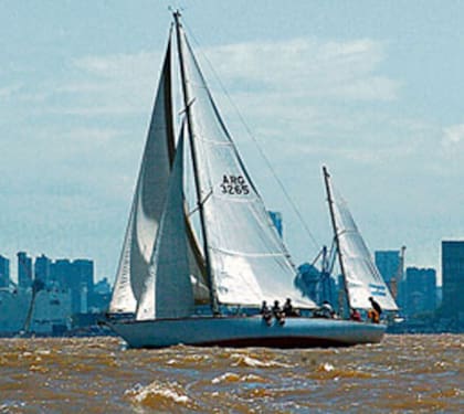 El Fortuna III, en plena regata