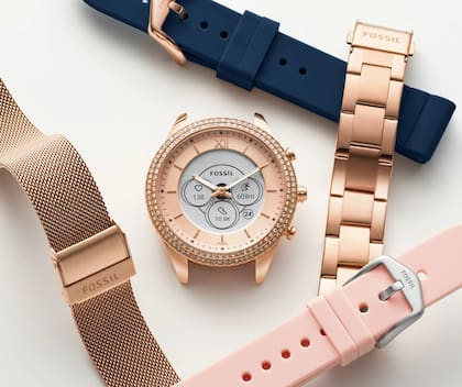 El Fossil Hybrid Gen 6 tiene una pantalla de tinta electrónica que complementa la información que muestran las agujas del reloj