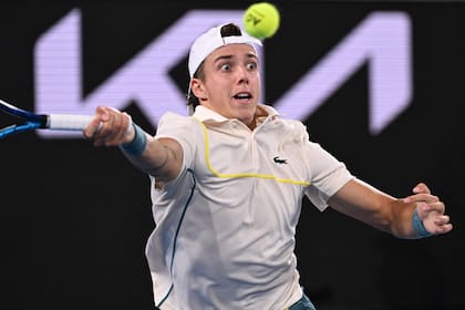 El francés Arthur Cazaux recibió una invitación y dio la sorpresa en este Australian Open