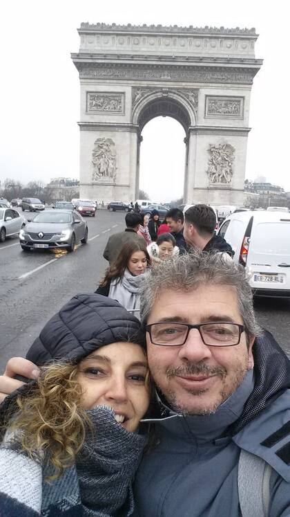 "El francés" cuenta que la Argentina le dio dos amores. El último es Cristina, brasilera.