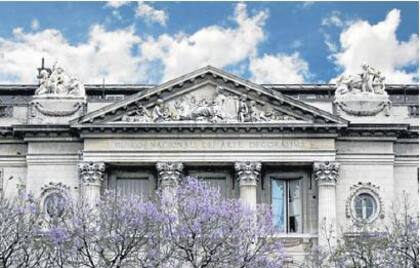 El frente, antes de la restauración