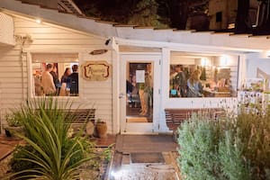 Estaban quebrados, pero una cabaña dedicada a las pastas los salvó