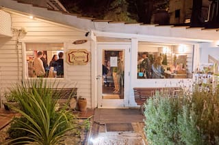 Estaban quebrados, pero una cabaña dedicada a las pastas los salvó