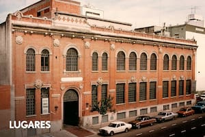 El frente de Av. San Juan 350, ex Palacio Piccardo, actual sede del MAMBA.