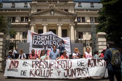El Frente de Izquierda y el Partido Obrero se manifestaron en contra de los proyectos de Ley Impositiva y Presupesto 2023. Foto Lucía Baleani