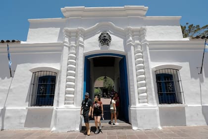 El frente de la Casa Histórica de Tucumán, el lugar donde se declarón la indendencia de la Argentina el 9 de julio de 1816, y que hoy recuerda Google a través de su Doodle