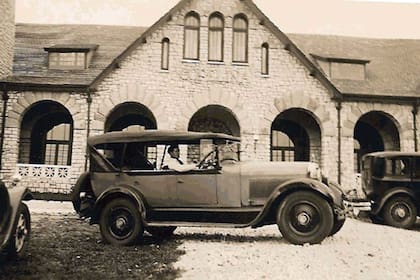 El frente de la casona La Copelina, circa 1940