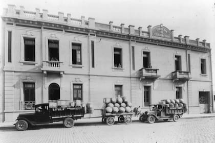 El frente de la fábrica Aitala hacia 1920.